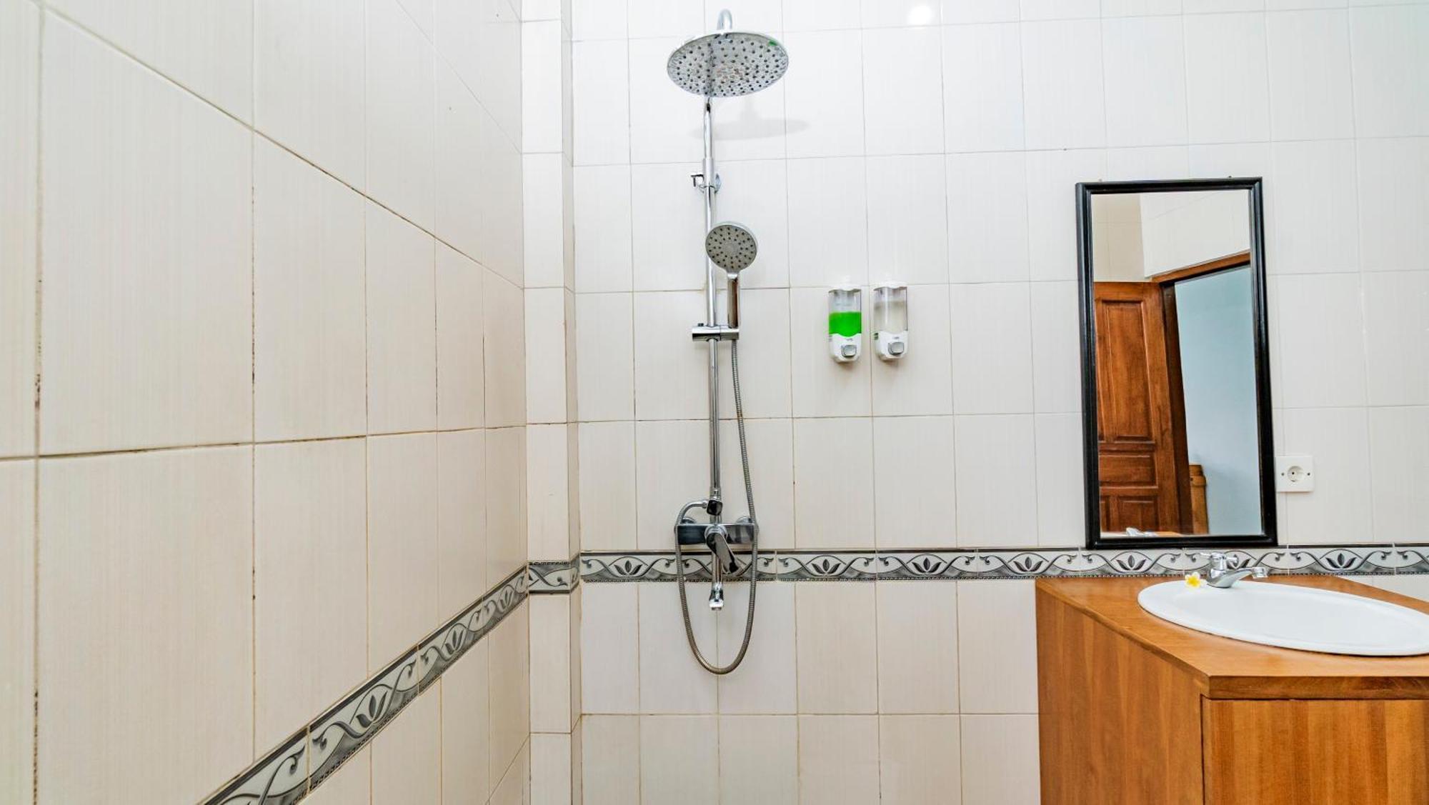 Esty House Hotel Ubud  Ngoại thất bức ảnh